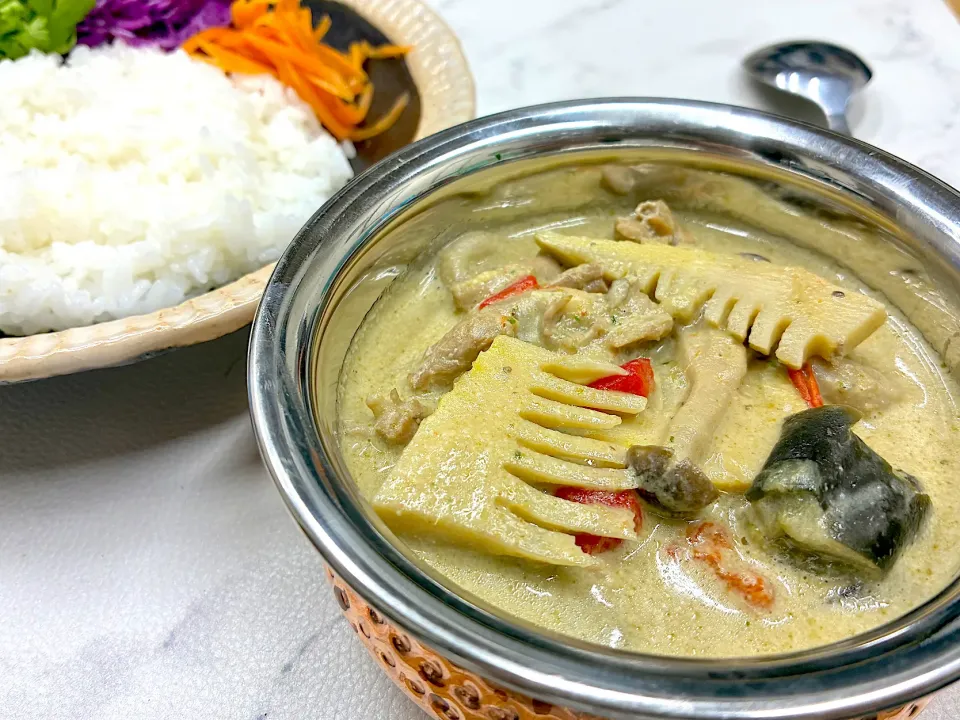 筍とせせり肉のグリーンカレー|みほままこさん