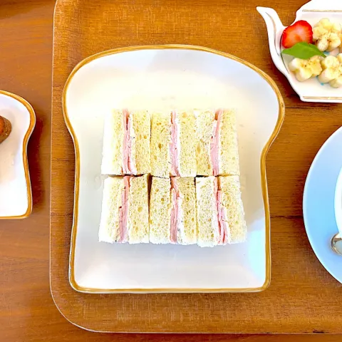 「キャステロ ホイップクリームチーズ ペッパー」を使ってみたSnapdishの料理・レシピ写真:ハム×ペッパークリームチーズのティーサンド