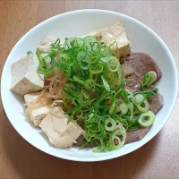 お肉の残りと豆腐とネギとしらたきで、肉豆腐丼| ナナさん