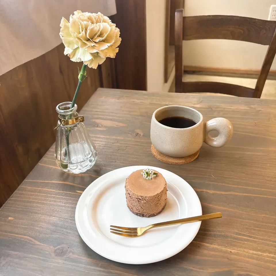 チョコムースケーキとコーヒー|ちゃみこさん