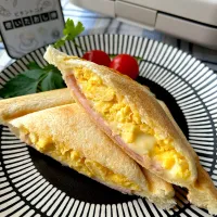 【ビタントニオ使いたおし隊💛ワッフル&ホットサンドベーカー】スクエアホットサンドプレート de スクランブルエッグとハムチーズのホットサンド|まなまな♡さん