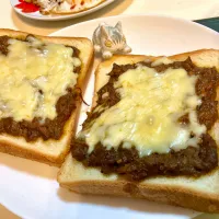 残ったカレーでチーズを乗っけてカレーパン|Takeshi  Nagakiさん