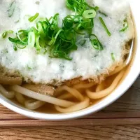 「 山かけ うどんdeお昼 」
なんだか 肌寒いので
あったかいスープ麺で昼ごはん💦|ばくあんしゃさん