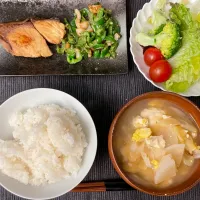 ブリの照り焼きメインのお夕飯🌛|みーぬさん