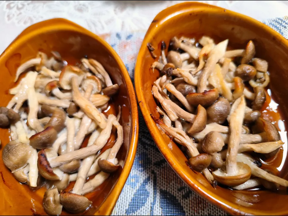 胡麻油、プラス糀生塩糀こしタイプを混ぜたしめじを焼きました!(オーブントースター180度)|m.rafuさん