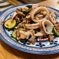 イカとズッキーニとスパイスミートの炒め|いがをさん