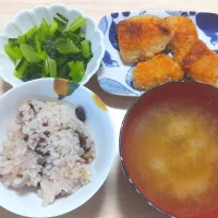 2025 0504　マグロの漬けカツ　小松菜のおひたし　なめことわかめのお味噌汁| いもこ。さん