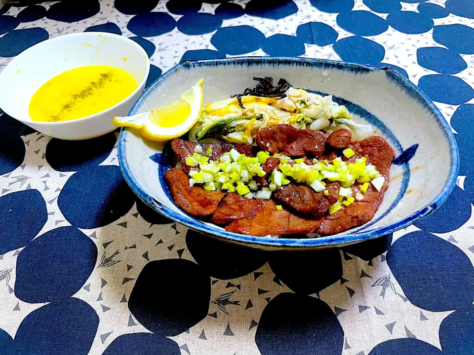 牛タンとろろ丼|ももさん