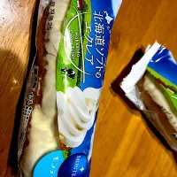 ギターをプチ改造しながら #おやつ　北海道ソフトエクレア|ms903さん