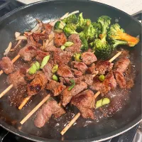 Beef sirloin on a stick with side of sautéed broccoli| 🌺IAnneさん