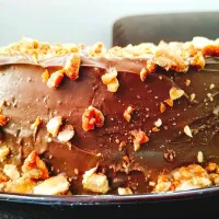 Caramel peanut cake with chocolate ganache|nusさん