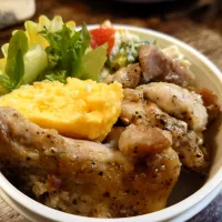 鳥のパリパリ焼き弁当(*^^*)|しーPaPaさん