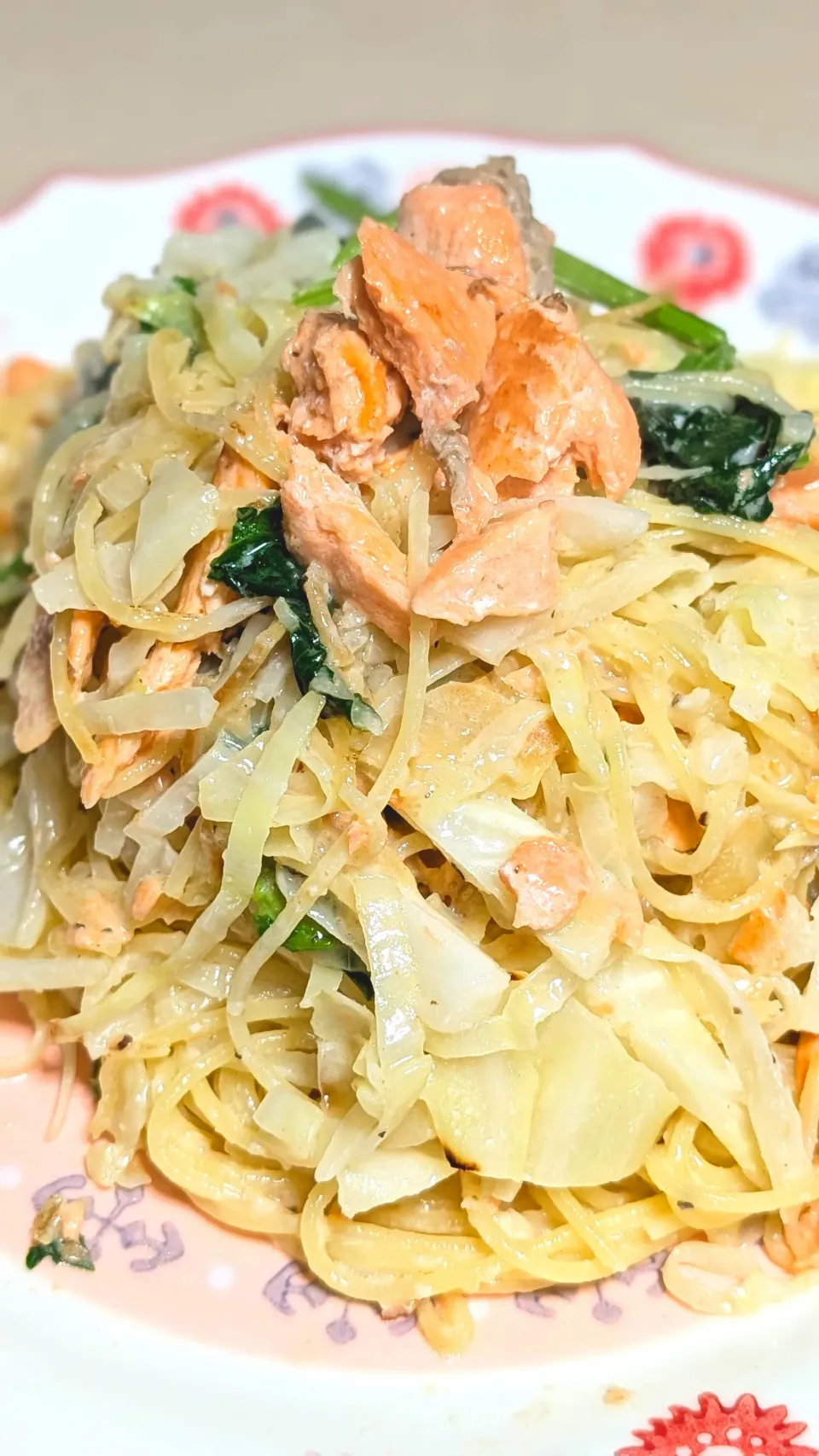 cocco+さんのお料理〜サーモンと春キャベツのパスタ|f.1125beさん