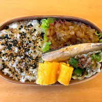 ステーキの玉ネギソース、塩鯖、卵焼き、オクラのおかか和え|あしゃみさん