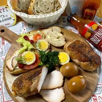 スモークチキンと薫玉でオープンサンド| sakurakoさん