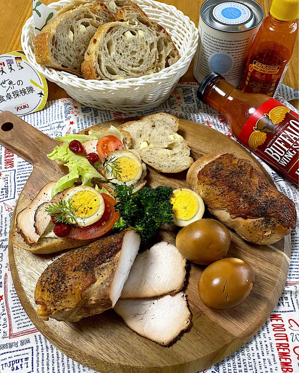 スモークチキンと薫玉でオープンサンド|sakurakoさん