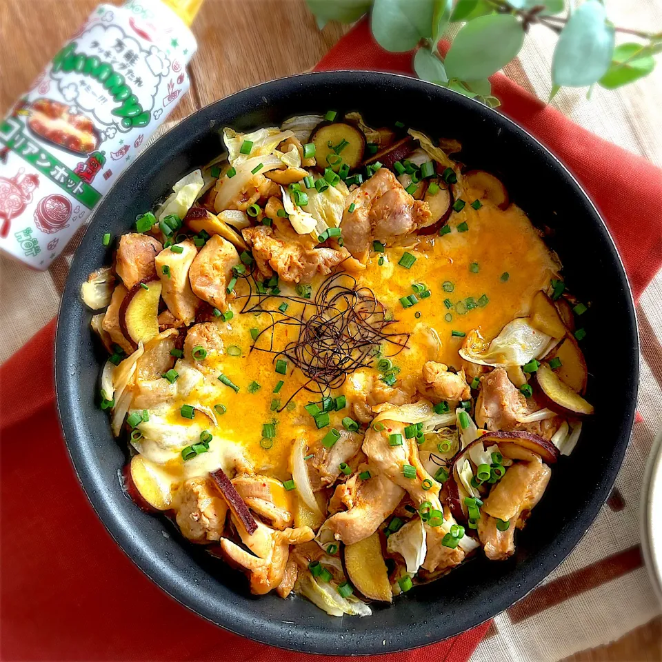 フライパンひとつ🍳yummy!コリアンホットでチーズタッカルビ風|みずほさん