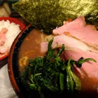 【2000年創業】
【食べログ TOP 5000】
神田ラーメン わいず
のりラーメン (麺柔らかめ/味薄め/
油少なめ、1,130円)
＋小ライス (コマ叉焼付き、150円)
＠神田2分
(JR秋葉原駅から徒歩11分)
25125
〈醤66塩22噌󠄀12タ5昆6出6F6冷2〉|大脇さん