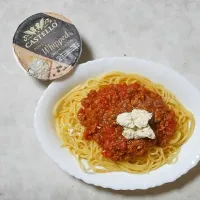 ガッツリ挽肉ミートソースに、CASTELLOのホイップクリームチーズペッパー✨🎉　ペッパーの爽やかな香りが豊かなので肉料理にぴったり✨|深夜特急fさん