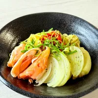 バジルソースパスタにハラスと新玉ねぎ| tap.rinさん