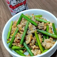 【自作🎯】Yummy！豚バラ肉とニンニクの芽のガーリック&ペッパー丼