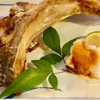 「カマの塩焼きde晩酌スタート」 
焼魚と常備菜で日本酒🍶
春雨サラダお味噌汁を添えて
晩ごはん💦|ばくあんしゃさん