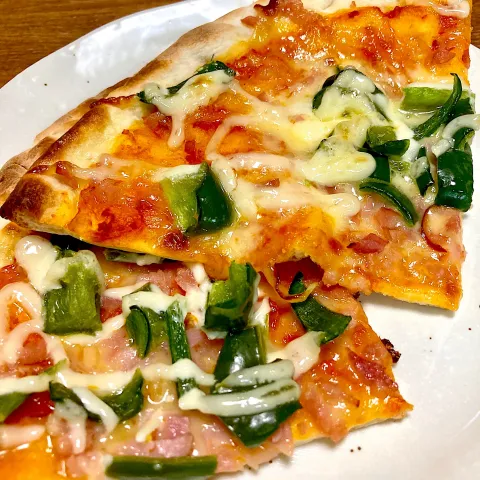 「宮崎県産ピーマン」を使ってみたSnapdishの料理・レシピ写真:ピーマンたっぷりピザ🍕🫑