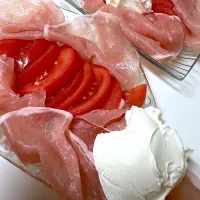 生ハムとトマト　クリームチーズまきまき|あささん
