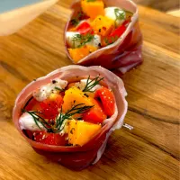 Prosciutto ~ deliciously simple bite🥭🍅🧀