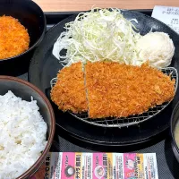ロースカツ定食ポテサラ付きにクーポンでコロッケ|マハロ菊池さん