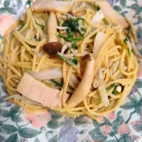 しらすベーコン新玉ねぎ水菜しめじのパスタ