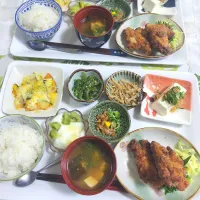 今日は、お昼パパがいたので定食にしました✨