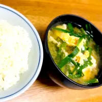 ”白ご飯＆韮玉のお味噌汁”＠ 自宅飯|平大さん