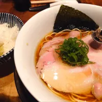【2021年開業】 
【ラーメンTOKYO 百名店 2022
〜2024 選出店】
入鹿TOKYO 六本木店
ポルチーニ醤油らぁ麺（1,800円） 
＋ライス (150円)
@六本木2分
25126
〈醤67塩22噌󠄀12タ5昆6出6F6冷2〉