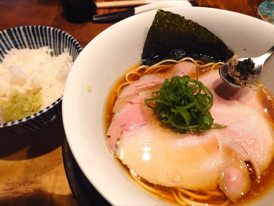 【2021年開業】 
【ラーメンTOKYO 百名店 2022
〜2024 選出店】
入鹿TOKYO 六本木店
ポルチーニ醤油らぁ麺（1,800円） 
＋ライス (150円)
@六本木2分
25126
〈醤67塩22噌󠄀12タ5昆6出6F6冷2〉|大脇さん