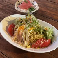 冷やし中華///マグロと山芋千切り|Nakaba Kobayashiさん