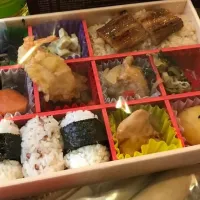 「駅弁db早めの夕飯」
いろんな意味で なんだかなぁだけど 少し楽しい 駅売の お弁当(^^)|ばくあんしゃさん