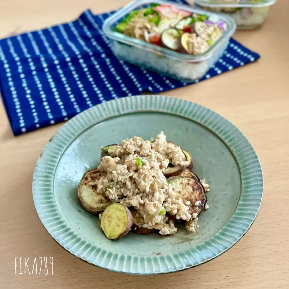 いっちゃんさんの料理 パパ氏さんの料理 揚げサツマイモの鶏そぼろ餡で♡お誕生日おめでとうございます🎂🎉|FIKA789さん