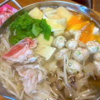 鳥つくね団子と豚バラ肉のナベ|じゅんさんさん