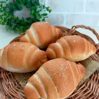 塩ロールパン😋🥐