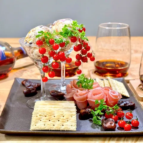 「キャステロ ホイップクリームチーズ プレーン」を使ってみたSnapdishの料理・レシピ写真:ドライフルーツのクリームチーズ和え