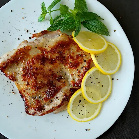 「プラス糀 生塩糀パウダー黒胡椒ブレンド150g」を使ってみたSnapdishの料理・レシピ写真:塩糀でチキンソテー