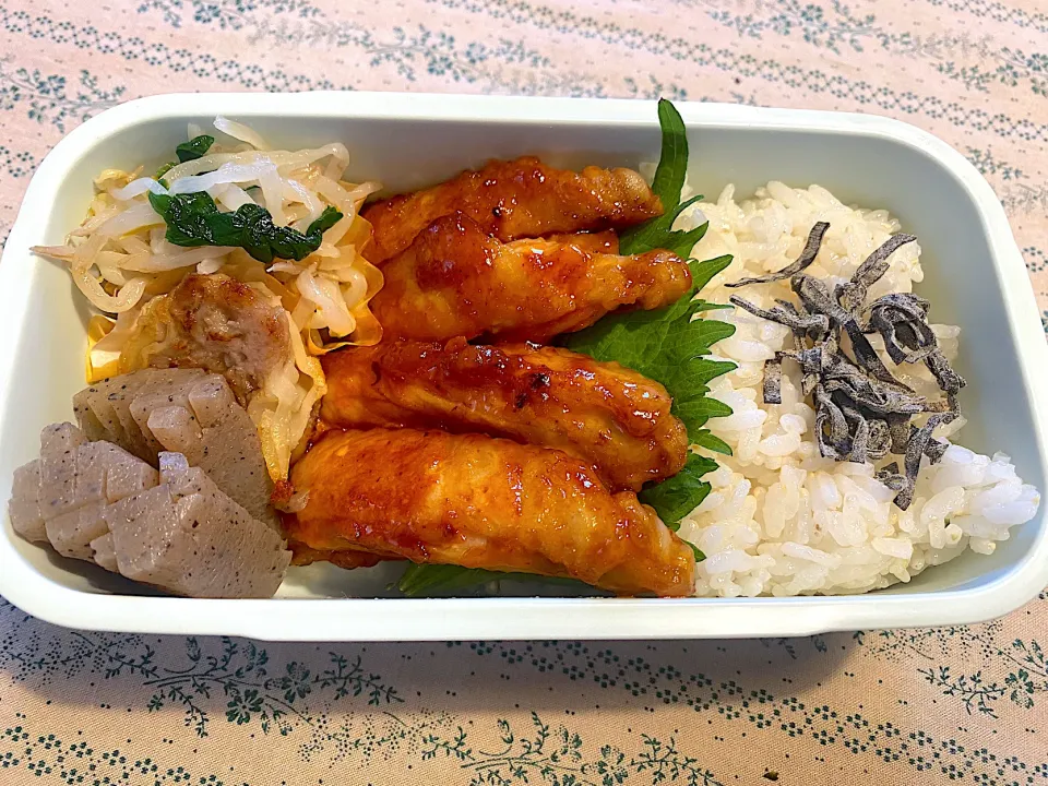 手羽のケチャップソース焼き、もやしナムル、こんにゃく煮物、焼き焼売|おかーたまさん