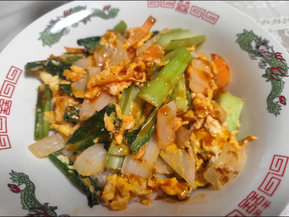 新玉人参小松菜モッツァレラチーズ卵炒めのコリアンホットがけ丼|m.rafuさん