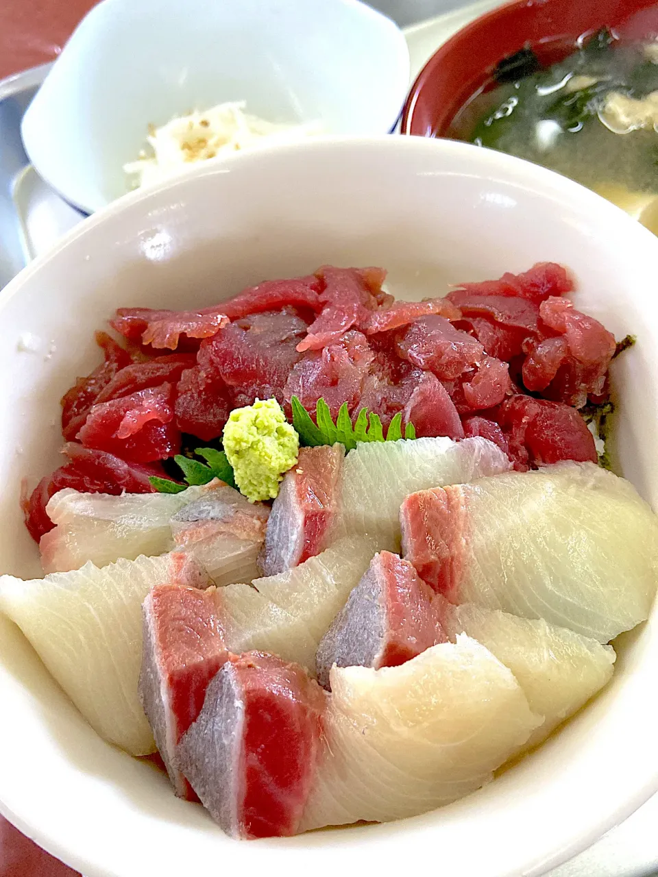 マグロ中落ちとブリの二色丼|901さん