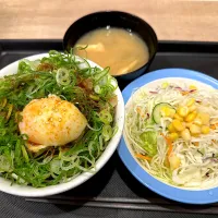 ■ネギたま牛めしランチセット|マハロ菊池さん
