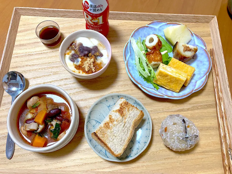 昨日の蒸し鶏のスノコの下で作ってたミネストローネ🍅で朝定食|さくたえさん