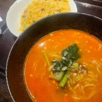 五目炒飯と坦々麺ハーフセット！