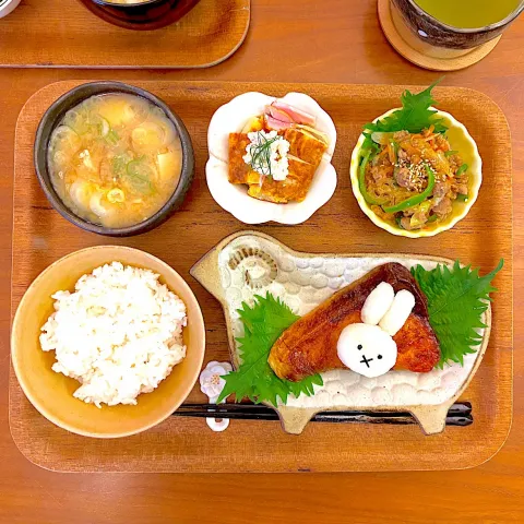 「キャステロ ホイップクリームチーズ ペッパー」を使ってみたSnapdishの料理・レシピ写真:鰤の照り焼きのおぼんごはん