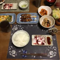 ご飯、タコ刺身、ヤンニョムシュリンプ、里芋の煮物、鶏モモ串(塩),ぼんじり,鶏モモ肉&ニンニク串、白菜浅漬け、玉子焼き、六条麦茶、カシスジャムのせ手作りフルーツミックスジュースゼリー、フランス風チョコレートドーナツ(夕飯)|enarinさん